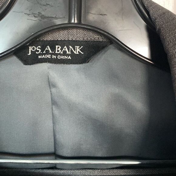 Jos a bank gray suit jacket size 42R and pants 36R - Picture 6 of 8